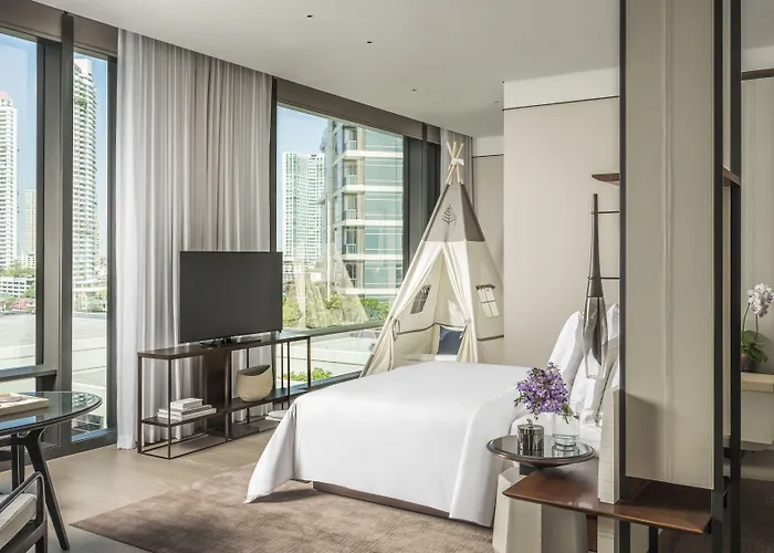 Hotel Four Seasons At Chao Phraya River 5*