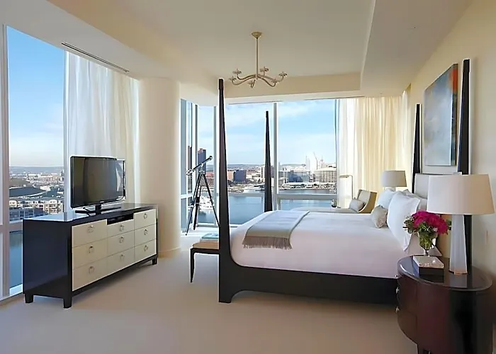 Отель Four Seasons At Chao Phraya River